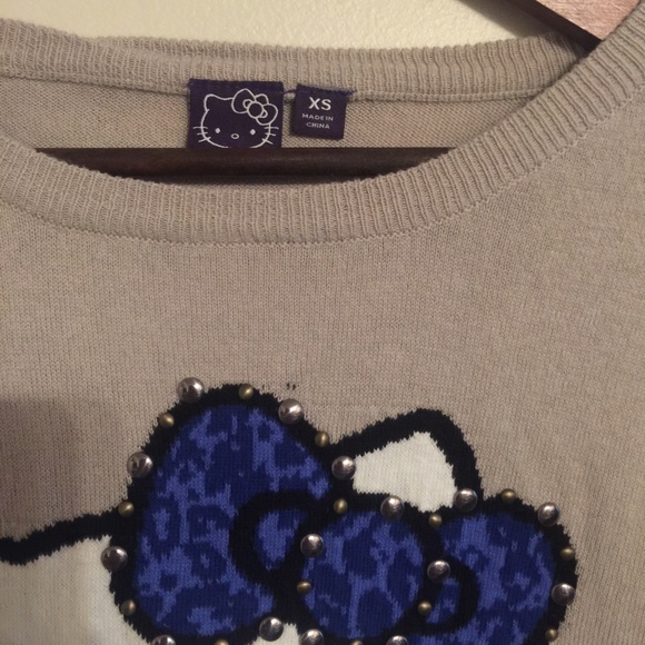 Hello Kitty Super Cute Crop - Picture 2 of 3